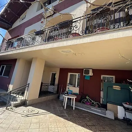 Vila 8 Oaspeti