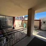 8 Oaspeti