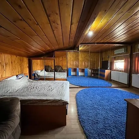 8 Oaspeti * Bucharest