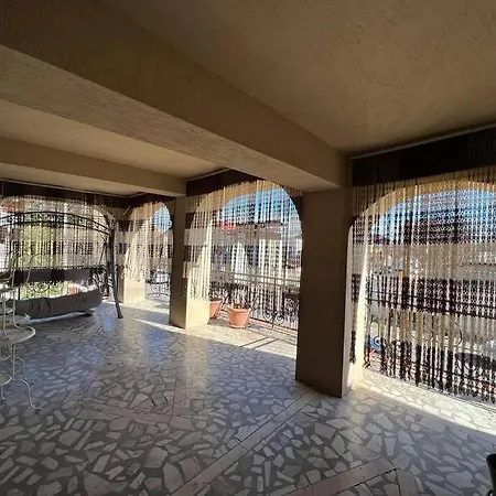 Villa 8 Oaspeti