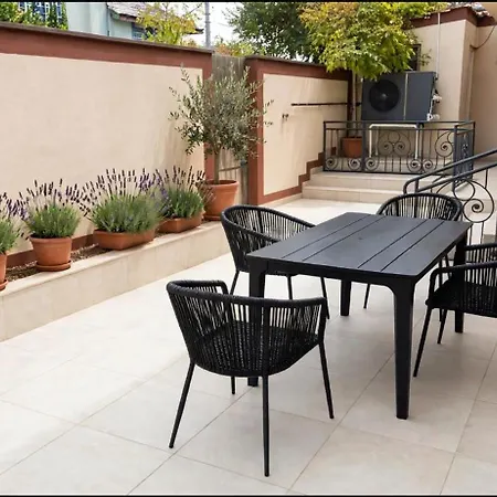 8 Oaspeti Villa Bucharest