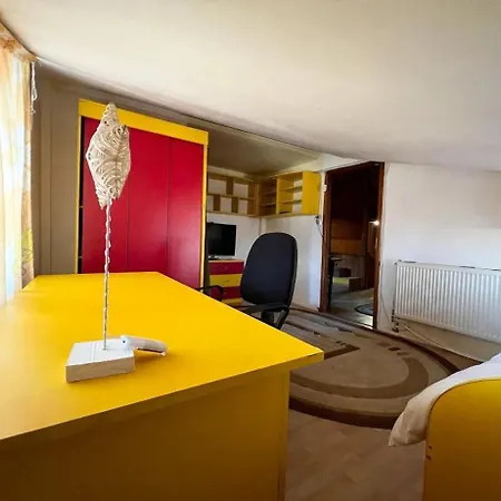 8 Oaspeti Bucharest