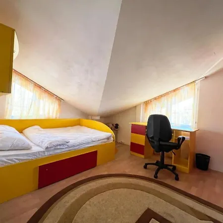8 Oaspeti * Bucharest
