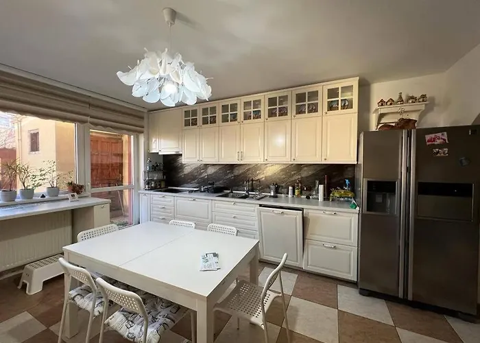 8 Oaspeti Villa *