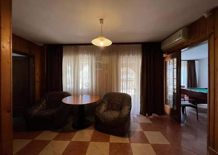 Villa 8 Oaspeti Boekarest