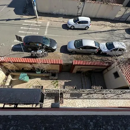 8 Oaspeti Bucarest