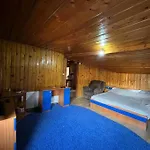 8 Oaspeti Bukarest